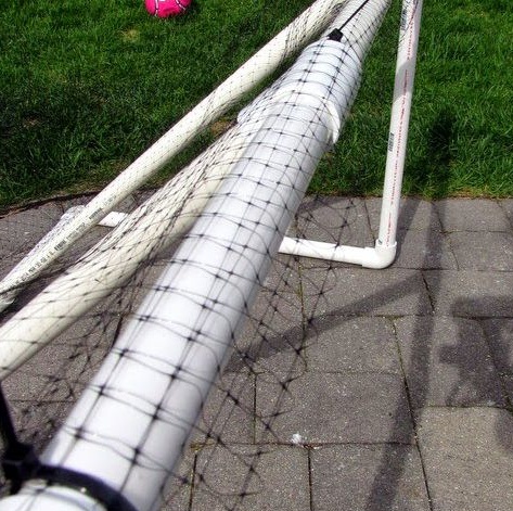 Детска футболна цел, изработена от PVC тръби