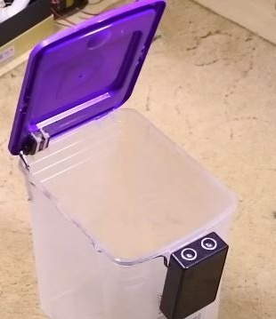 Кошче за боклук с автоматичен капак