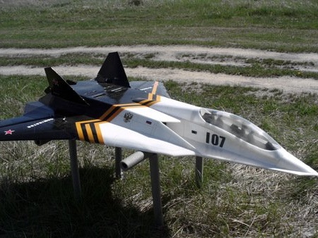 Радиоуправляем модел самолет обещаващ изтребител AL-609 