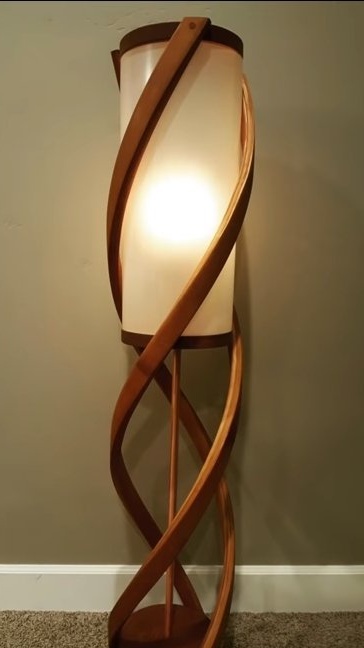 Кедрова лампа с интересен спирален дизайн